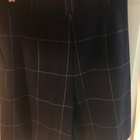 Monday walking shorts - Picture 1 of 3